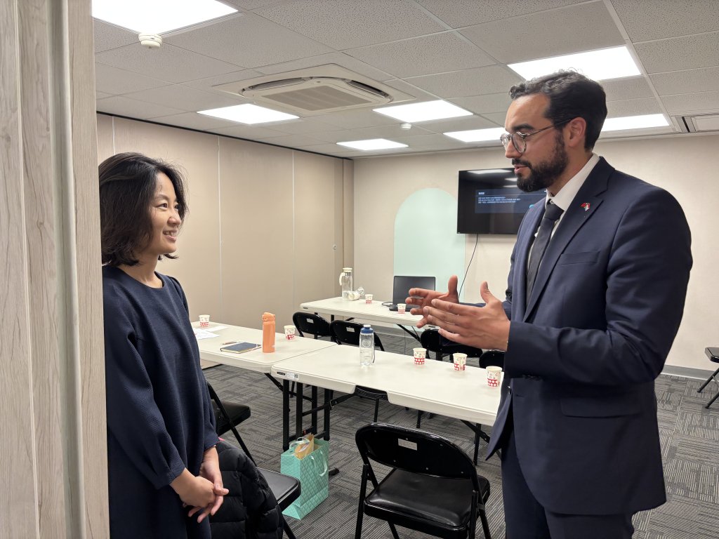 CSV legislator Ricardo Marques in discussion with Ingrid Yeh , Director of GOH’s International Affairs Center, on the sexual violence reporting and support systems in both Taiwan and Luxembourg.